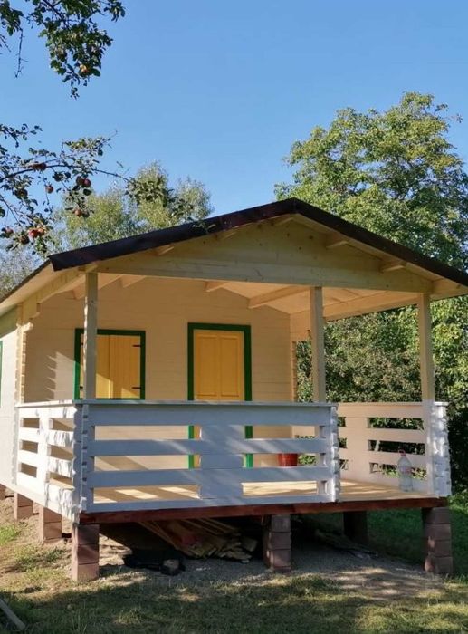 Vând cabane de lemn