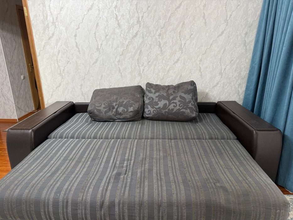 Диван и подставка