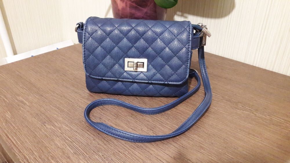 Продаю сумочку компактную