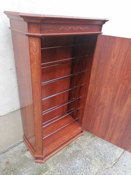 Луксозен шкаф за обувки