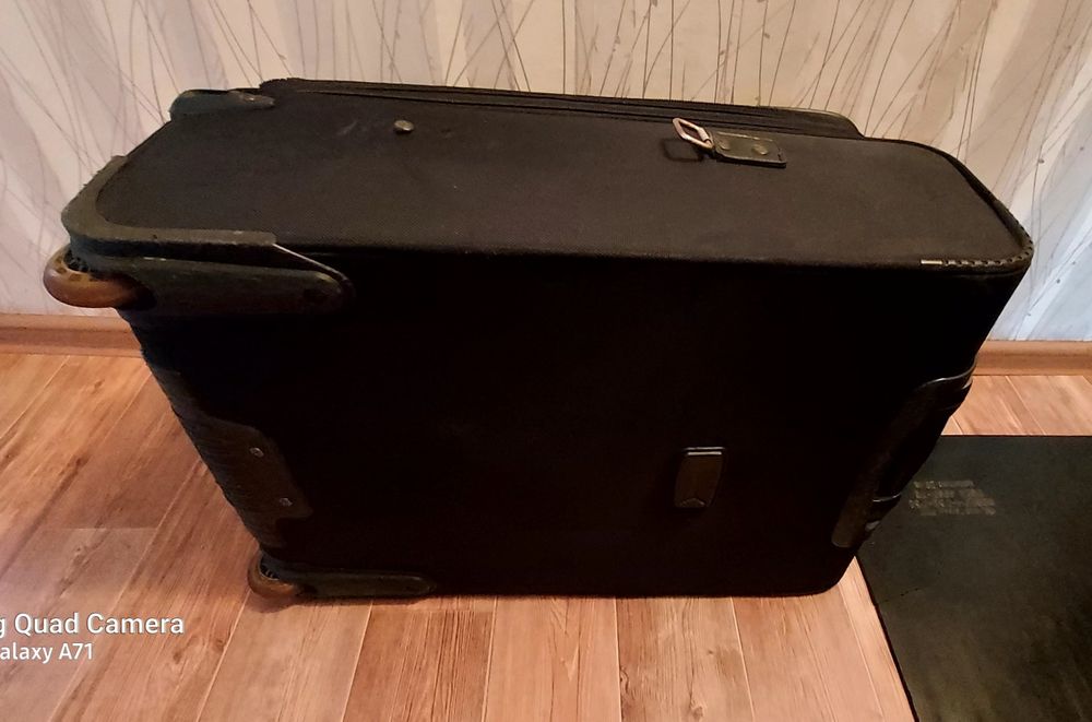 Чемодан 7000 тенге