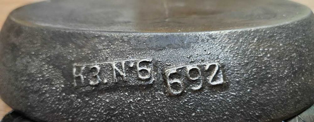 Чугунная сковородка производство СССР  d. 25 см.