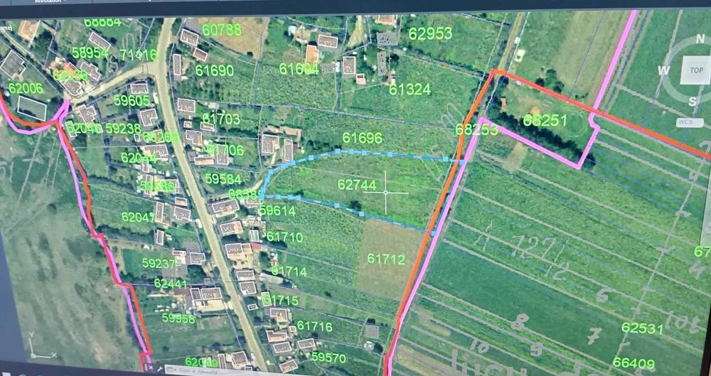 Vand teren intravilan Jucul de SuS – 3754 mp, 2 deschideri, utilități