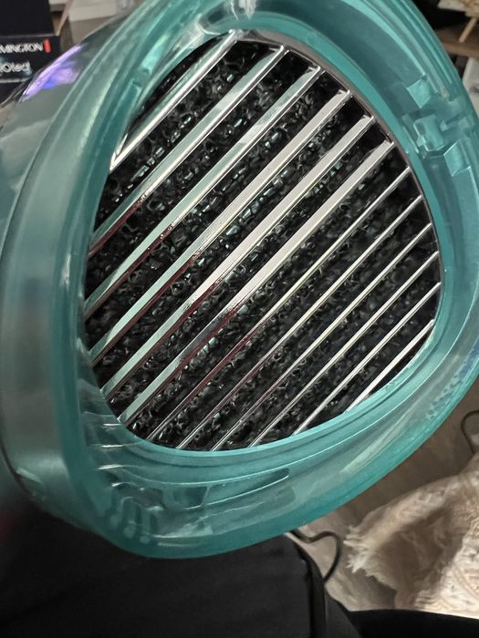 Uscător de păr Remington PROtect ThermoCare 2400W – folosit puțin