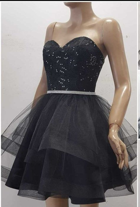 Продавам официална черна рокля