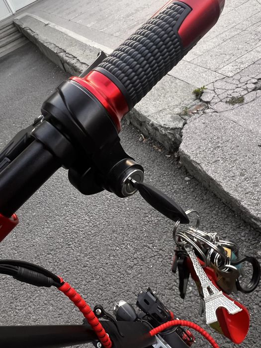 Vand trotineta jrh t16 noua inca in garantie luata acum 1 luna jumate