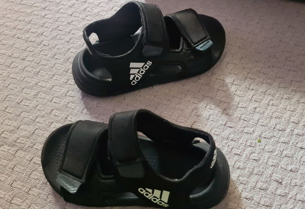 Сандалки Adidas 28