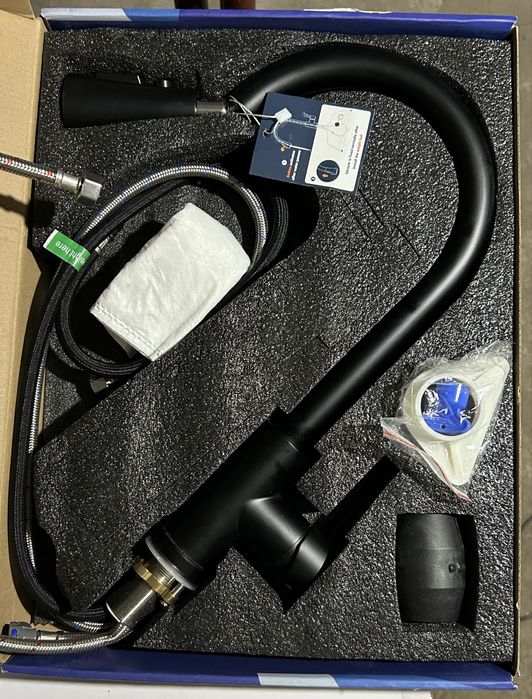 Baterie bucătărie neagră, duș extractibil