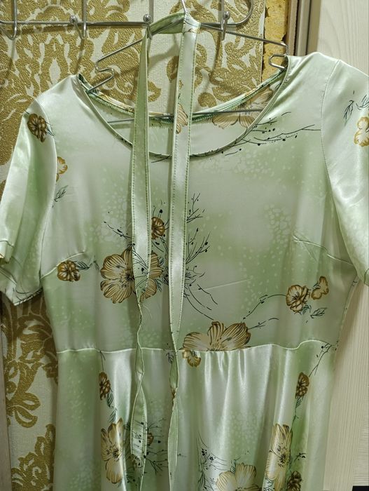 Платья нарядная на лето, очень красивый фасон, можно на выход