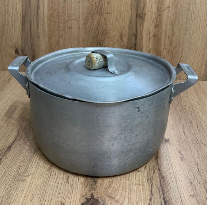 кастрюли бидоны чайник друшлаг холодница