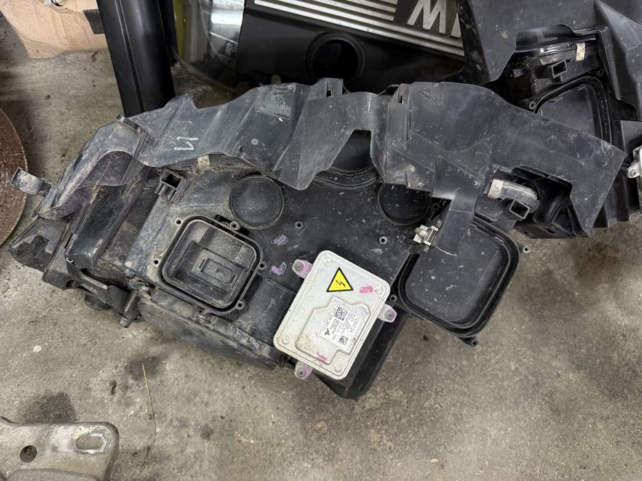 Оригинални ксенонови фарове е92/е93 фейслифт ЛЯВ волан