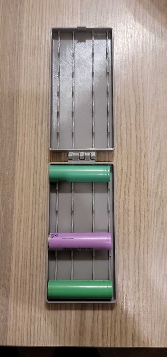 Кутия за батерии 18650