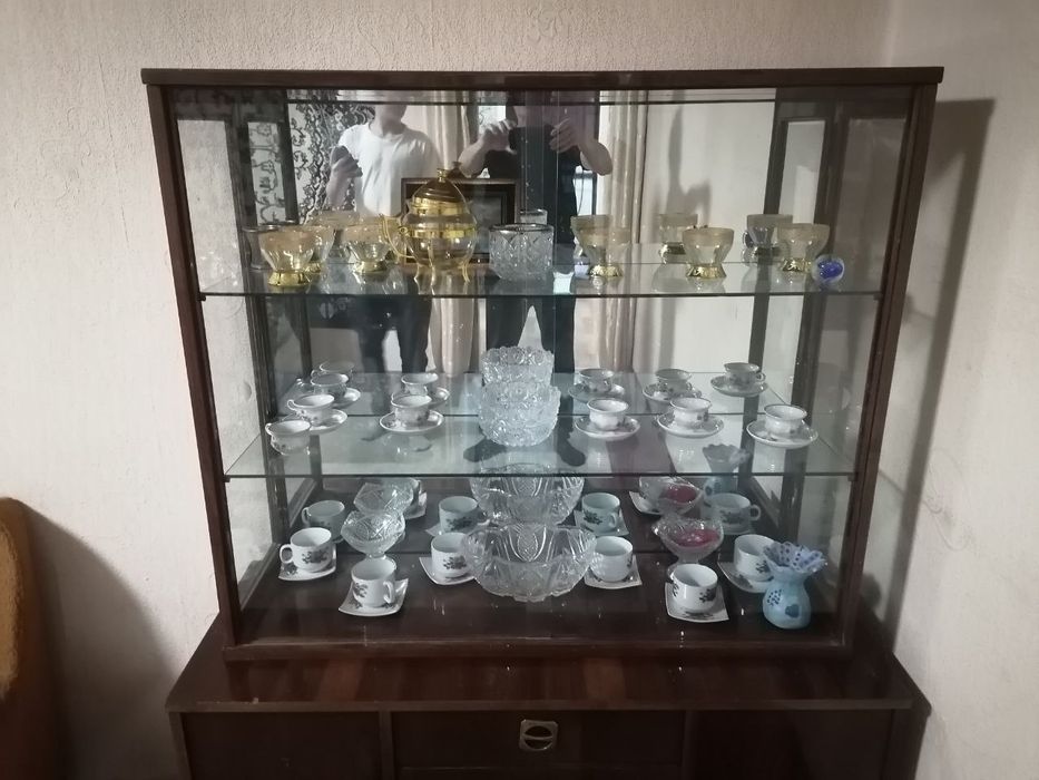 Сервант в отличном состоянии