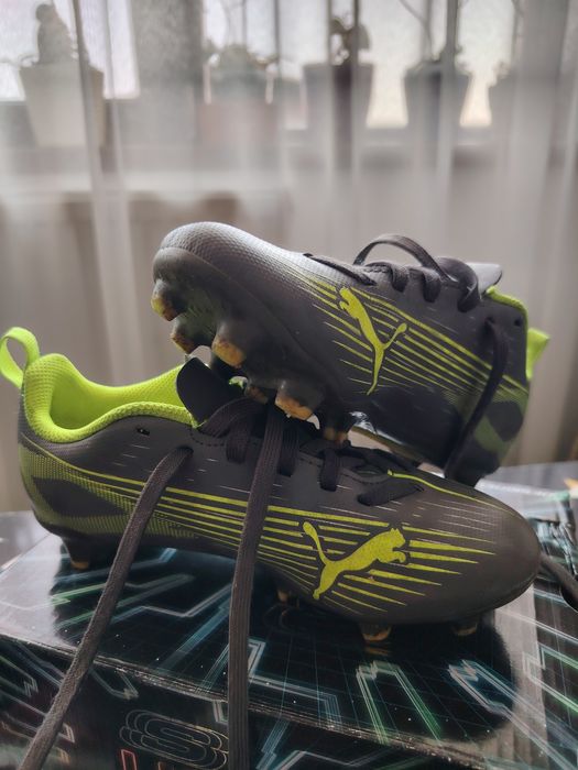 Vand Ghete de fotbal Puma   Nr 31!