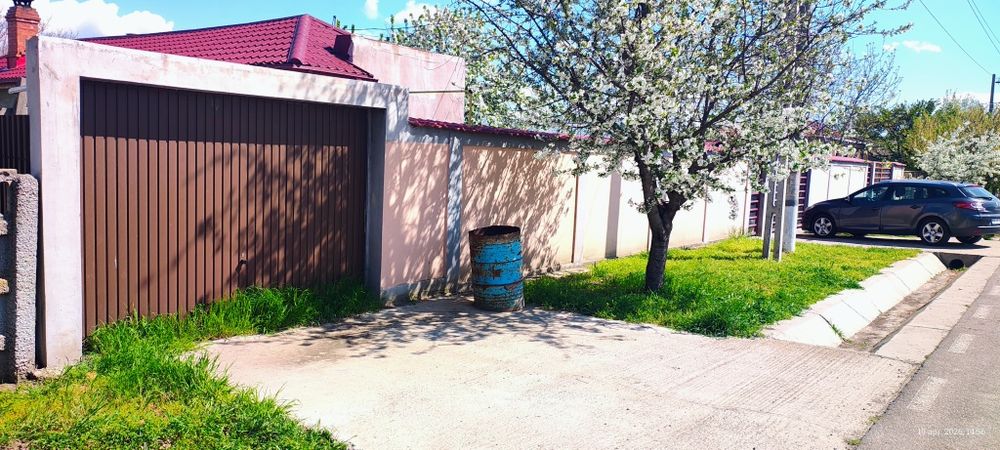 Casa de vânzare cu teren