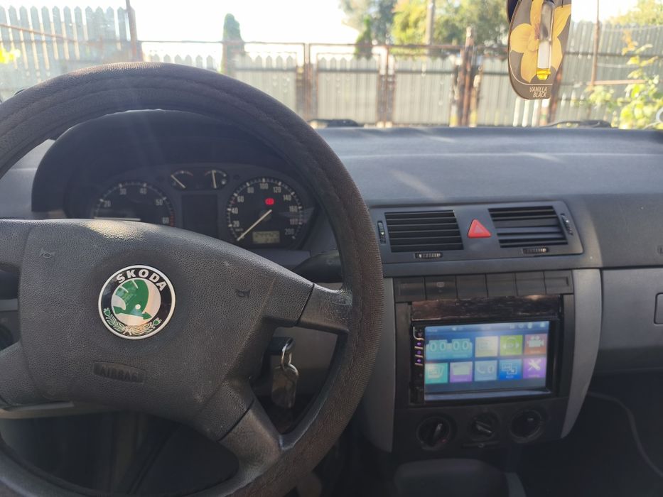 Vând skoda fabia 1.4 mpi