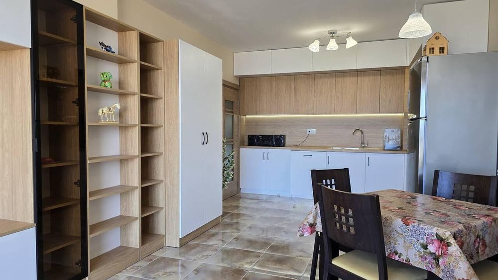 Дава се под наем Тристаен апартамент в Бургас, Меден рудник - зона Д - 88 кв.м за 612 € - Снимка #1