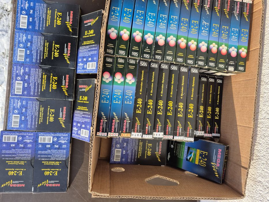 Vând lot 30 casete video VHS originale Mega view, 240 minute cu filme