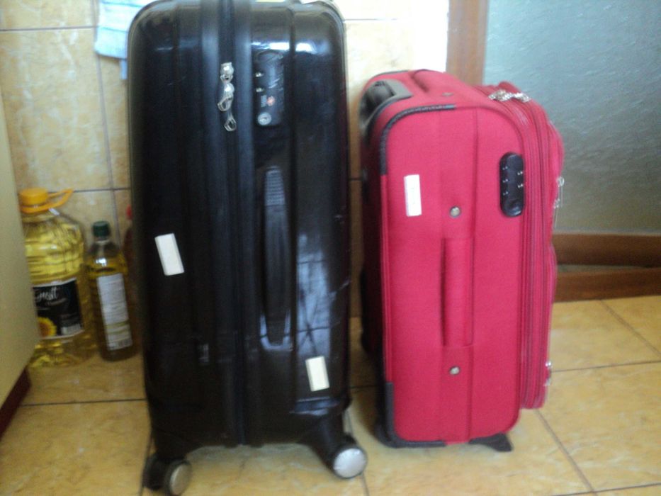 trolere,Albastru plastic dur si rosu textil