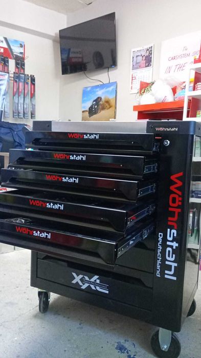 Количка с инструменти, оборудвана.