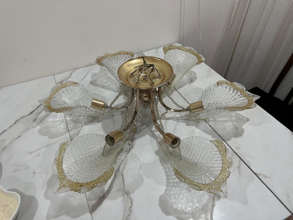 Люстра продам быстро