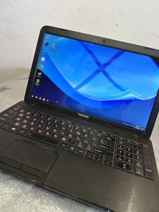 Ноутбук Toshiba старый