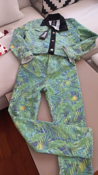 Нов костюм на френска марка