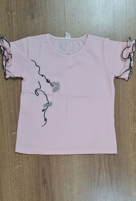 Вещи на девочку , футболки , платья, джинсы