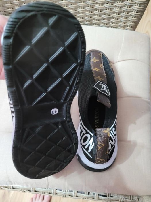 Дамски маратонки Louis Vitton! Състояние ново! Номер 40!