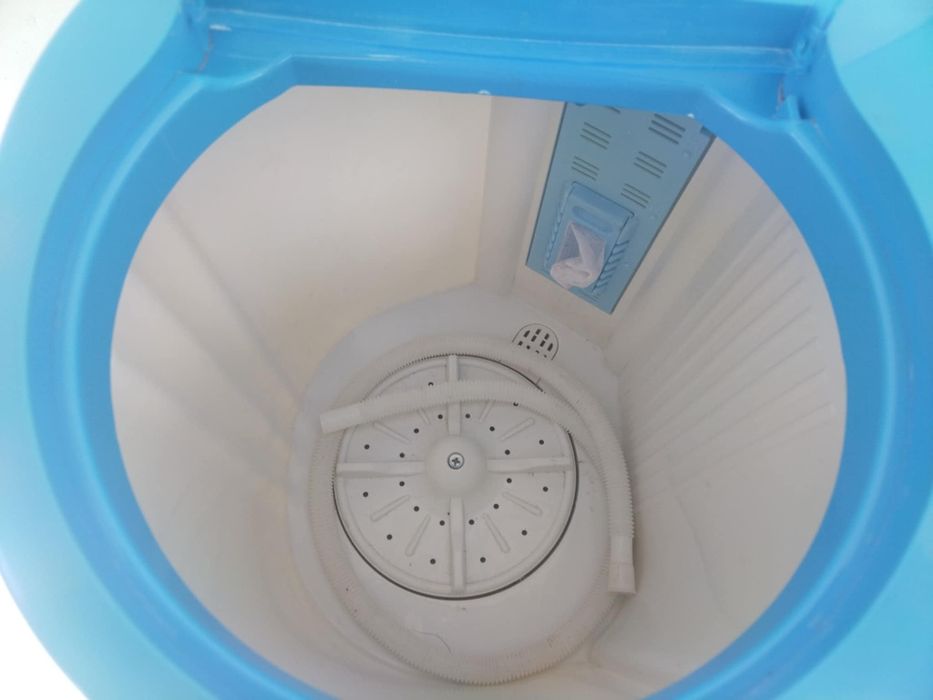 ALPINA преносима мини пералня с отделна камера за центрофуга. 
Капацит