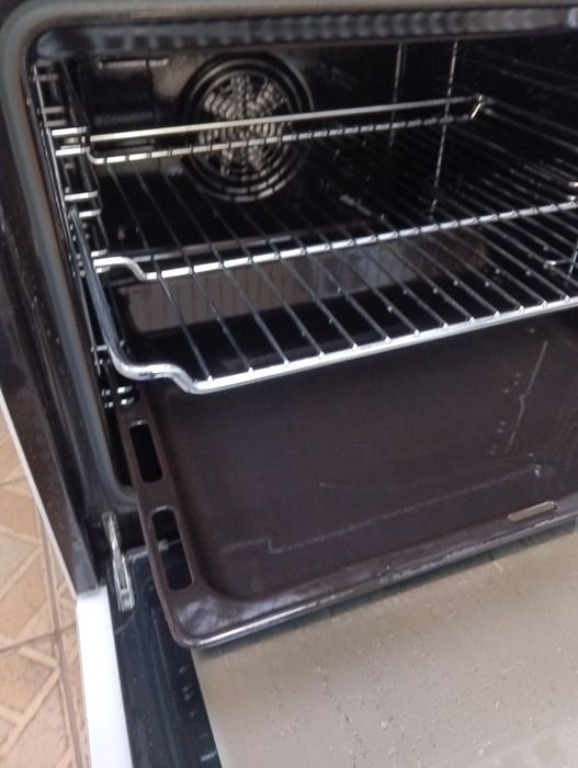 Свободно стояща печка скерамичен плот Бош Bosch 2 години Гаранция!