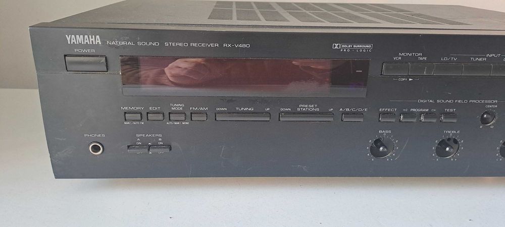 Yamaha RX V 480 amplificator nu scoate sunet