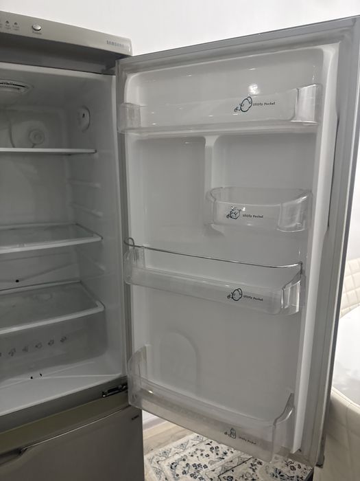 Холодильник Samsung