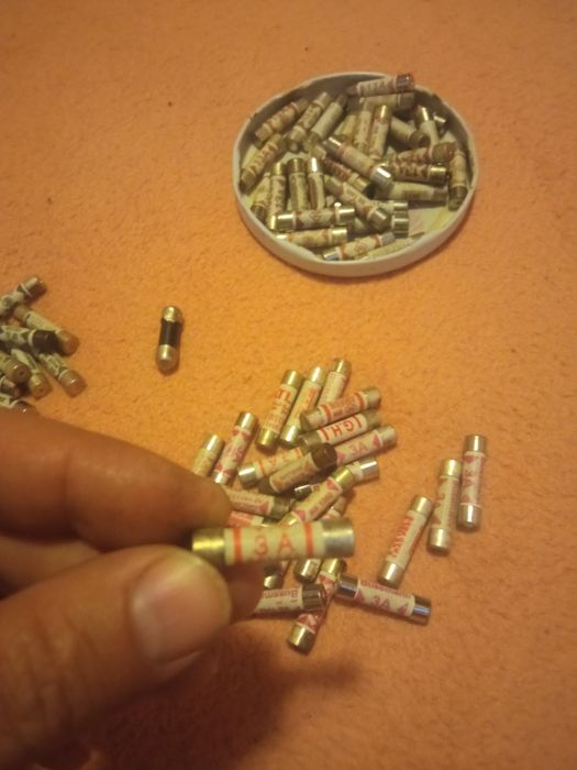 Vand sigurante fuzibile de 13 A,5 A,3 A,Siguranta protectie,am 76bucat