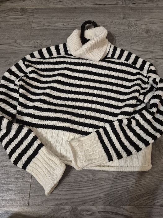 Pulover gros bershka marimea xs