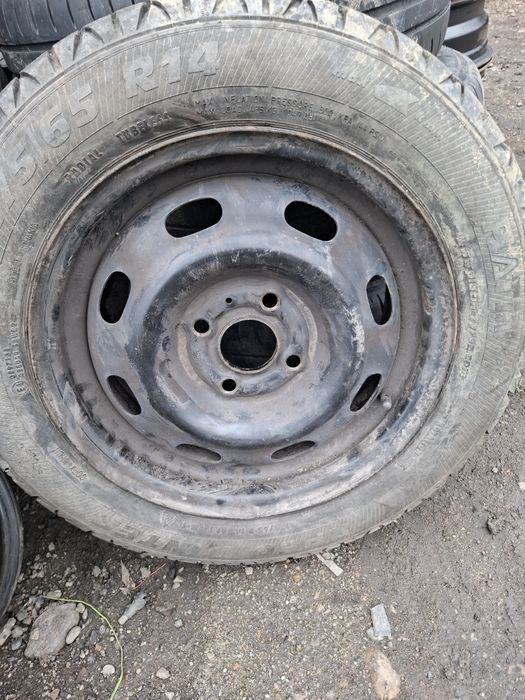Vand 1 roata R 14 opel cu anvelopa 175 65 14 buna m+s