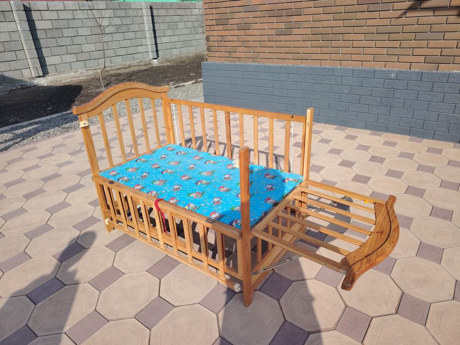 Продам манежку не дорого