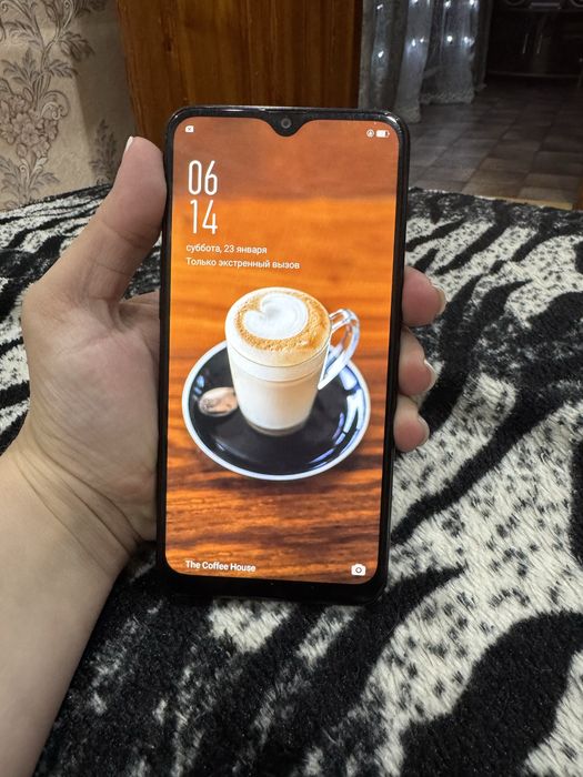 OPPO A5s (модель CPH1909).