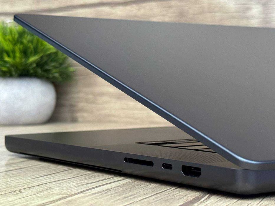 Б/У MacBook Pro 16” M3 Pro/ 18Gb / 512GB Black