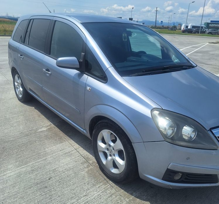 Vând Opel Zafira 7 locuri an 2006.