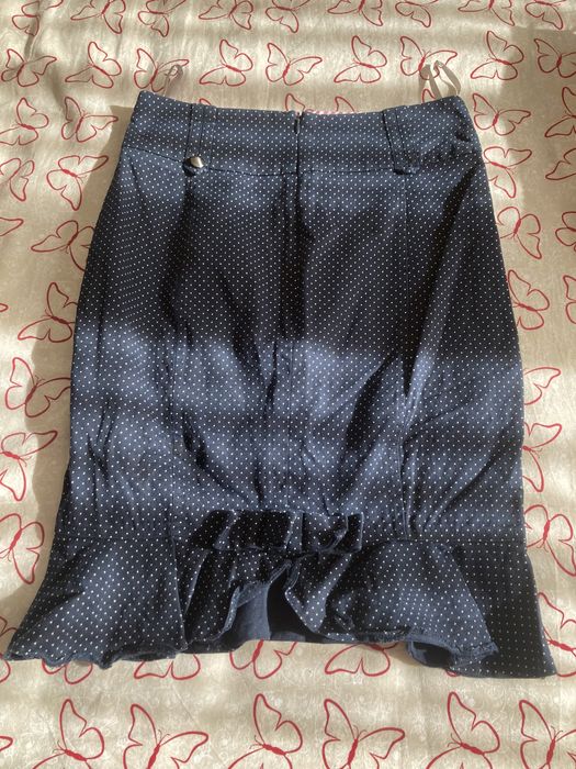Fusta office conica albastru cu buline albe