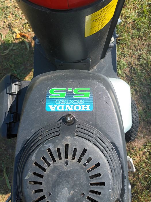 Бензинова дробилка за листа