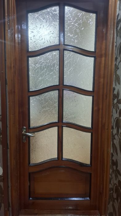 Тахтадан ясалган эшик