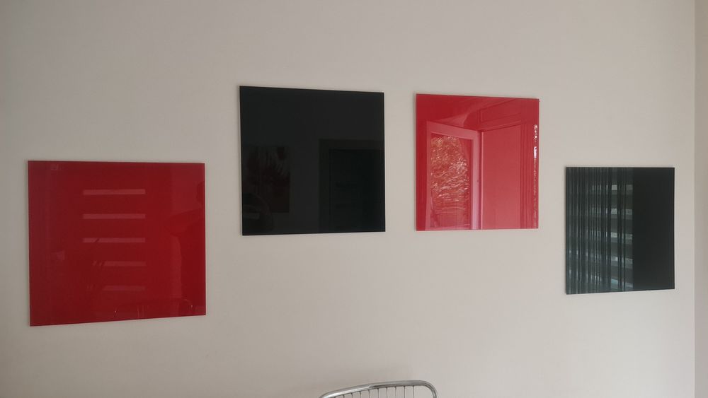 Vând ornamente, panouri sticlă care se poate scrie pe ele si au magnet