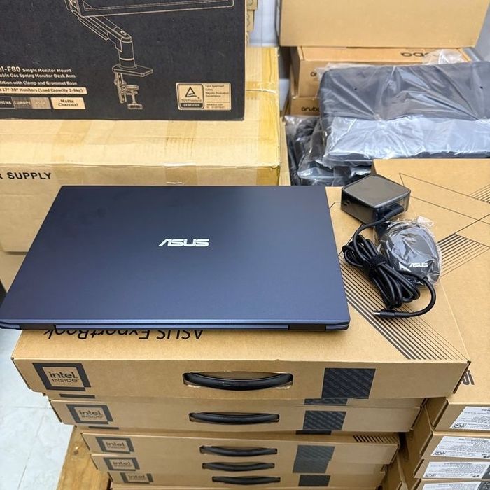 Продам Asus ExpertBook