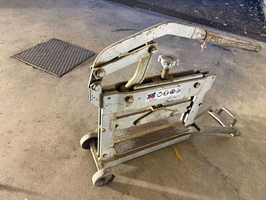 Scule de inchiriat pentru constructii