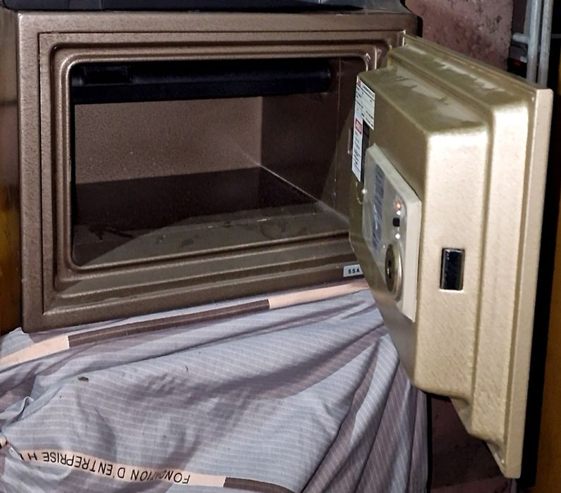 Сейф огнестойкий продам