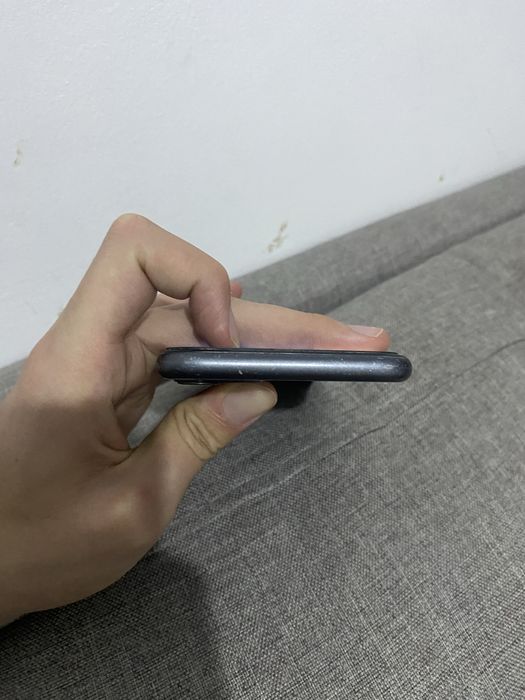 Айфон 11  емкость 100