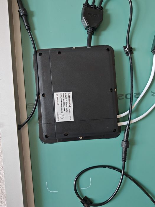 Огледало за баня с лед осветление 80×80 см вграден подгрев и bluetooth