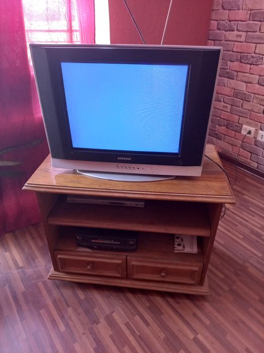 Срочно телевизор самсунг